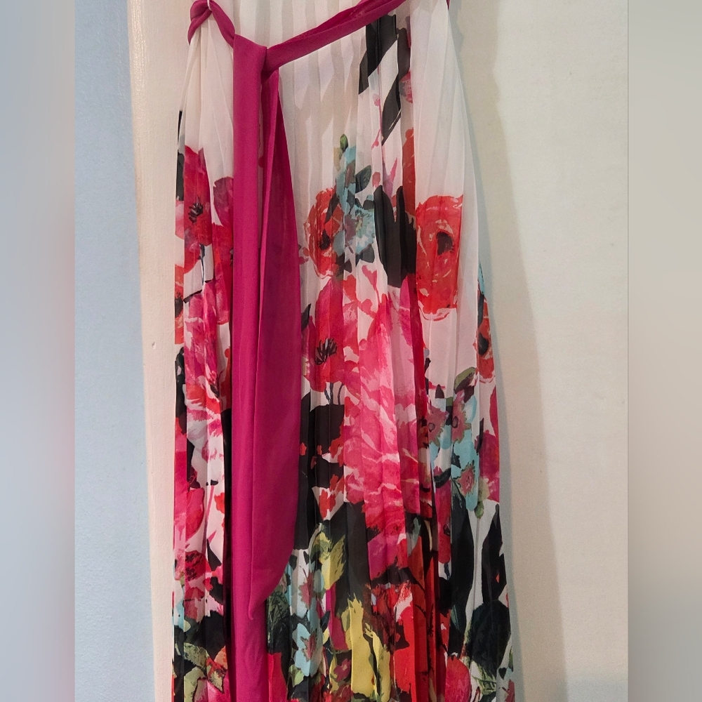 Women's Bisou Bisou Maxi Pleated White With Flower Design, Size 16 - Picture 10 of 15